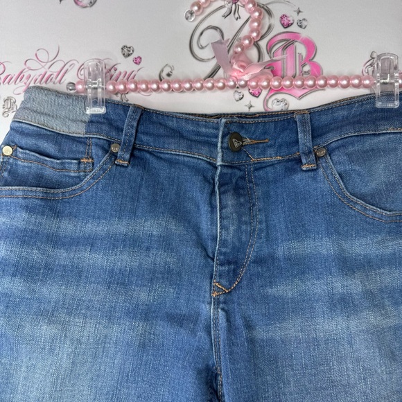 Roxy denim shorts logo on back pockets cute beachy waist band patchwork beach - Picture 4 of 10